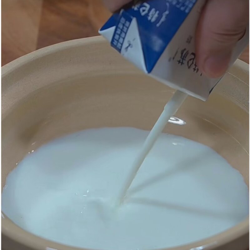 牛奶冰淇淋怎么做才好吃（在家1瓶250毫升纯牛奶就可以完成）(2)