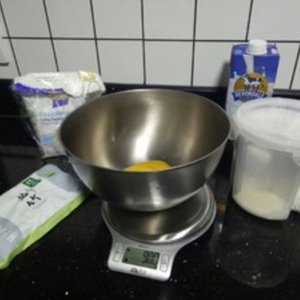 巧克力脆皮梦龙雪糕做法（不用搅拌没有冰渣熟蛋版的冰淇淋）